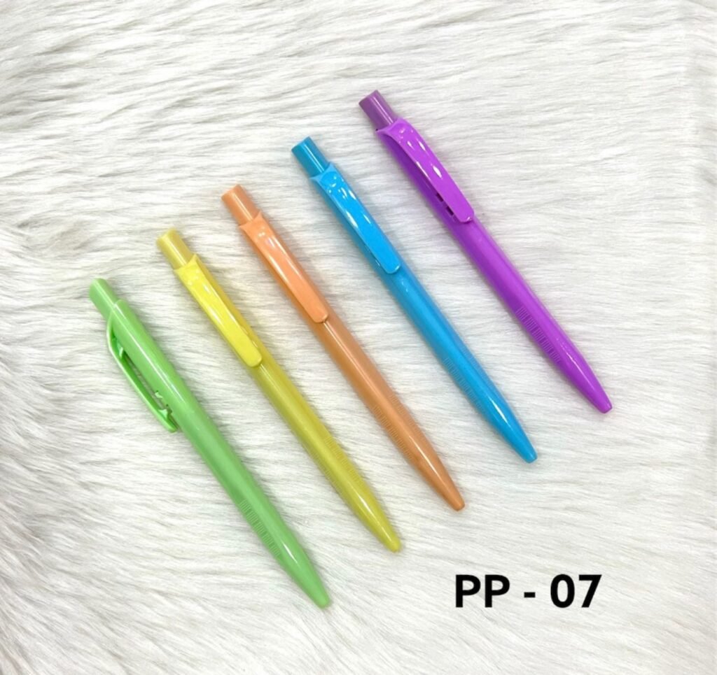 Pastel color retractable plastic ball pens PP-07