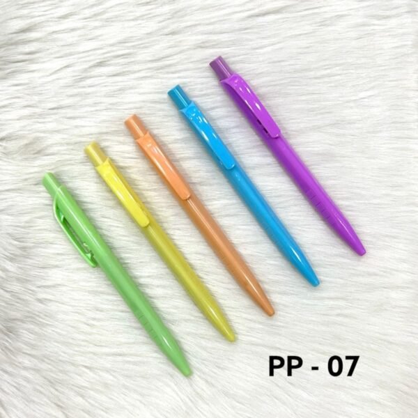 Pastel color retractable plastic ball pens PP-07